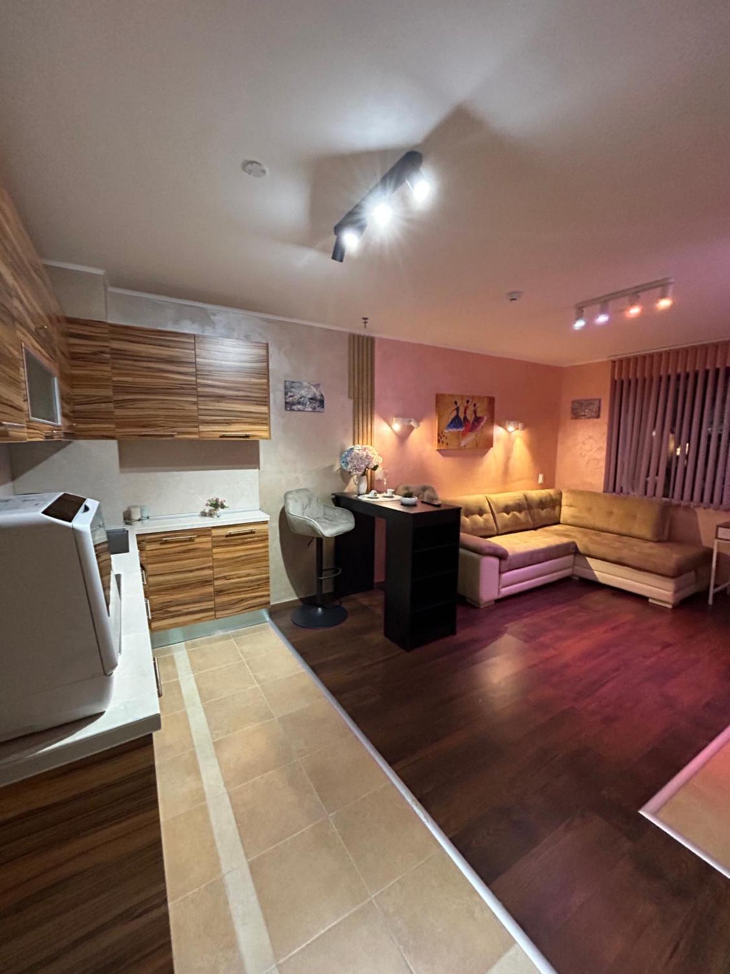 2-Bedroom, 2-Bathroom With Fireplace And Garden At Winslow Infinity Banszko Kültér fotó