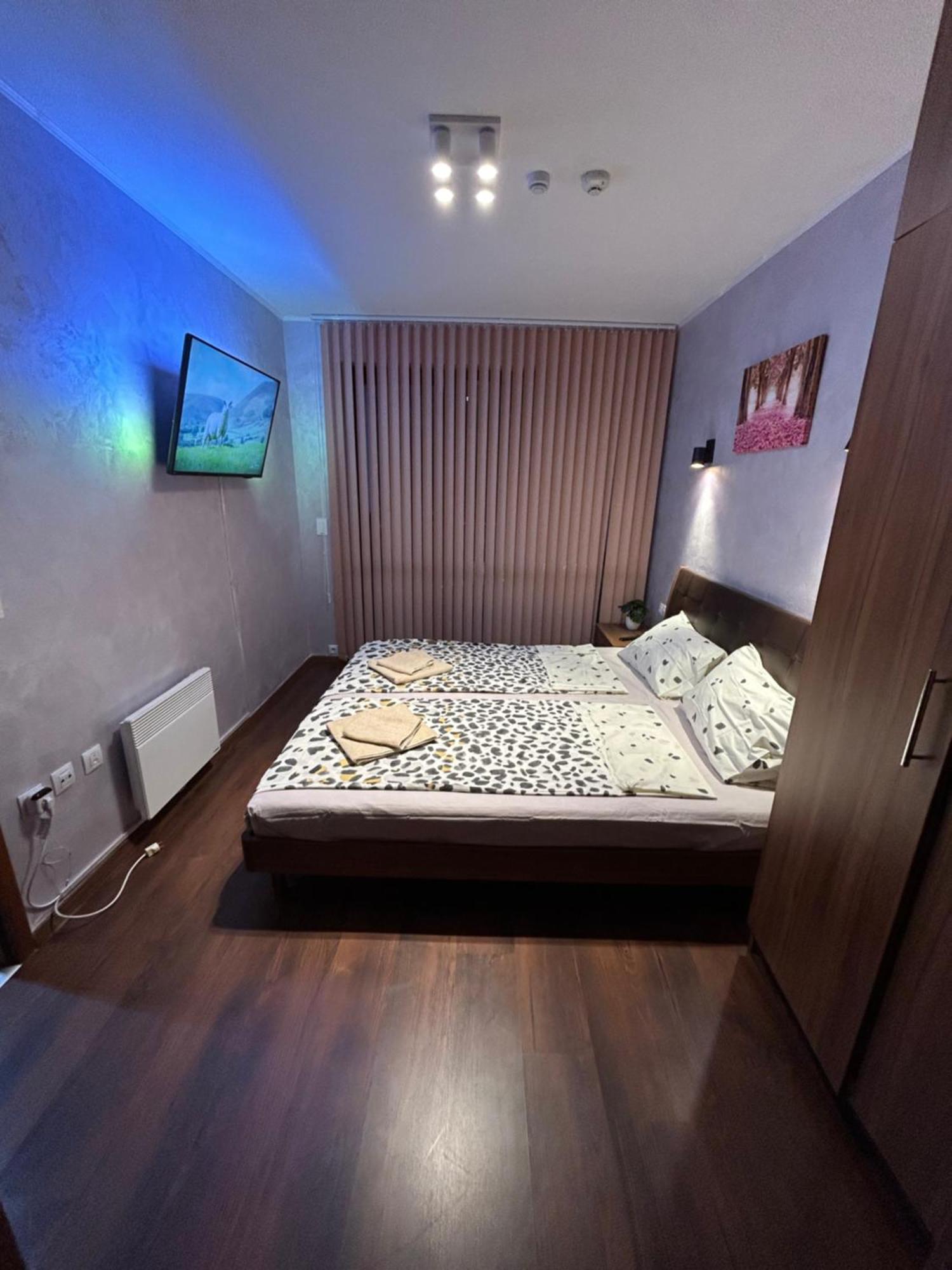 2-Bedroom, 2-Bathroom With Fireplace And Garden At Winslow Infinity Banszko Kültér fotó