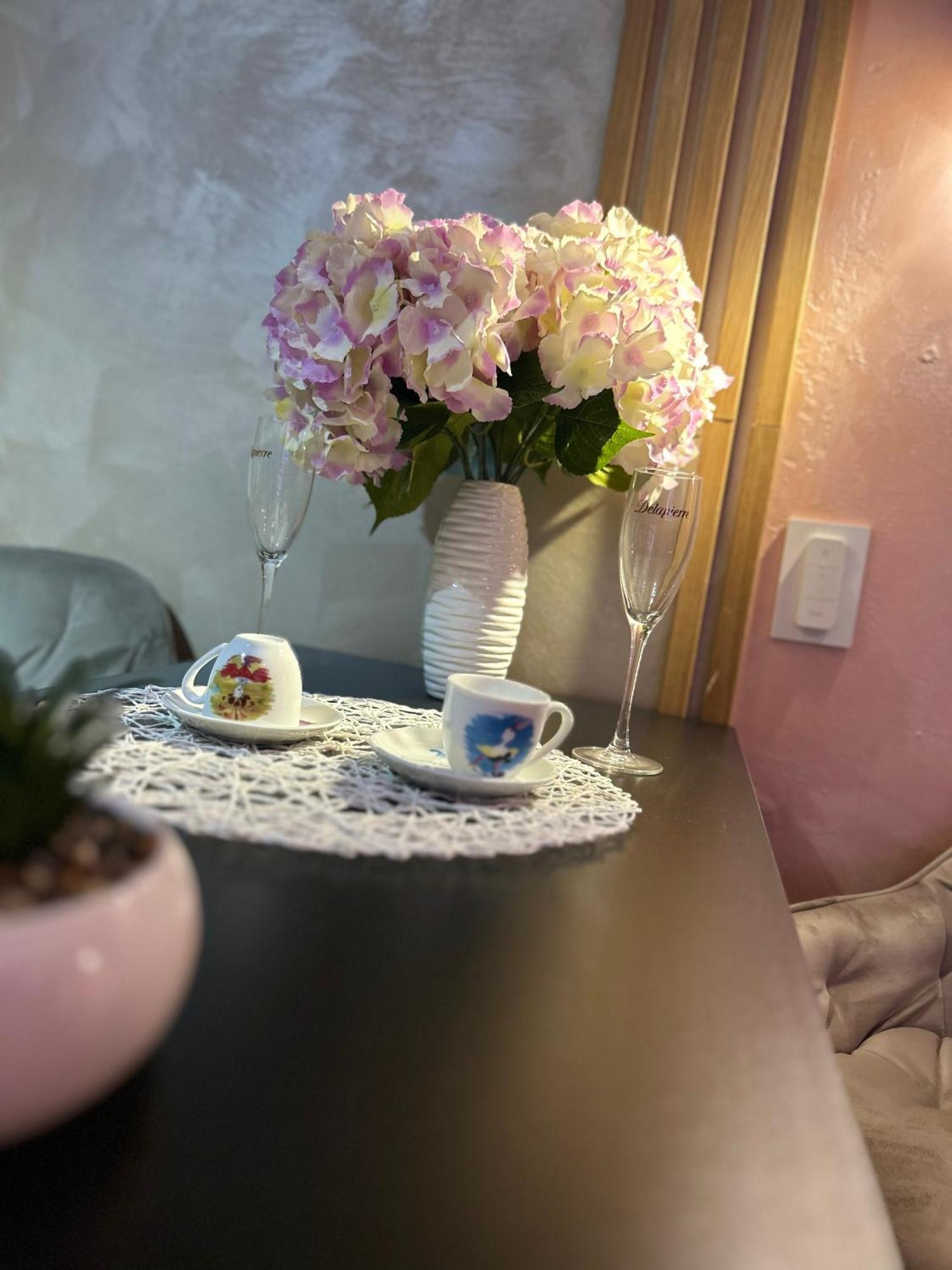 2-Bedroom, 2-Bathroom With Fireplace And Garden At Winslow Infinity Banszko Kültér fotó