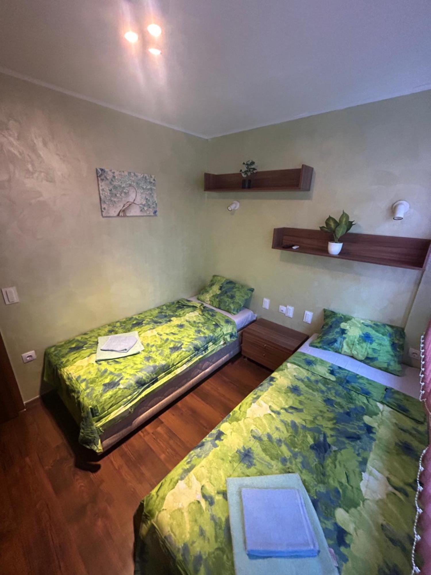 2-Bedroom, 2-Bathroom With Fireplace And Garden At Winslow Infinity Banszko Kültér fotó