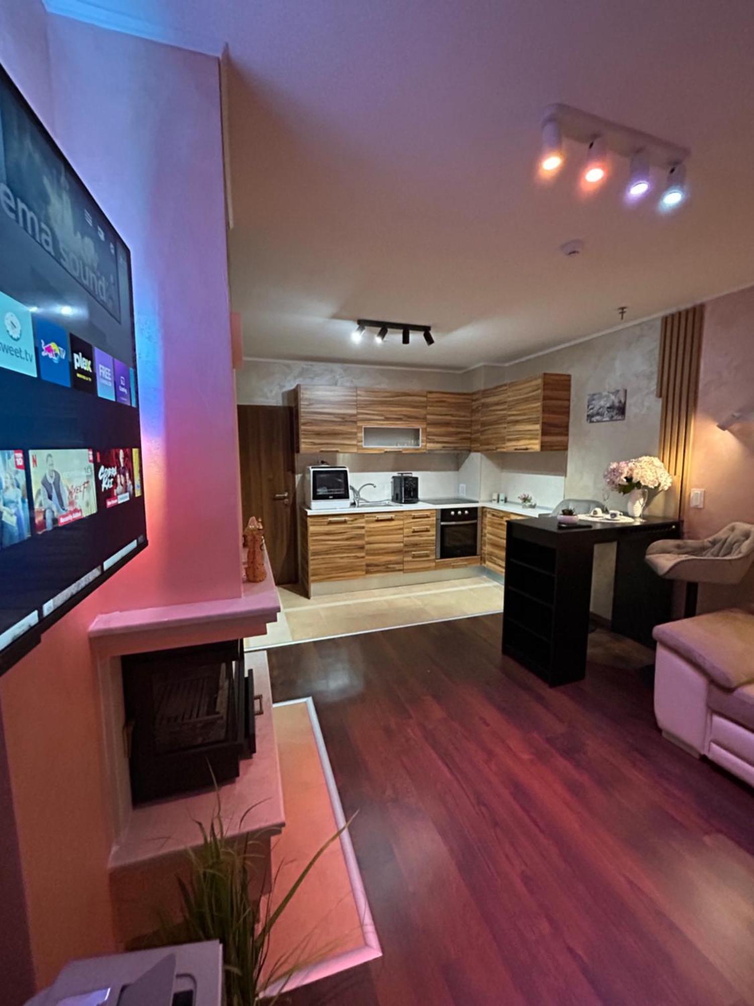 2-Bedroom, 2-Bathroom With Fireplace And Garden At Winslow Infinity Banszko Kültér fotó